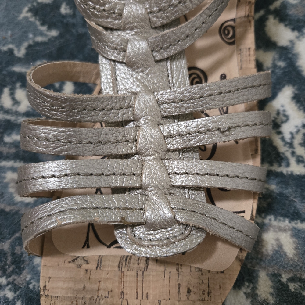 Elegant Metallic Sandals for Women - Picture 3 of 9